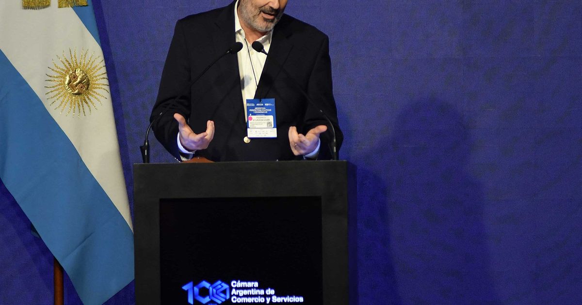 Federico Sturzenegger anunció que envió el proyecto de Ley Hojarasca ...