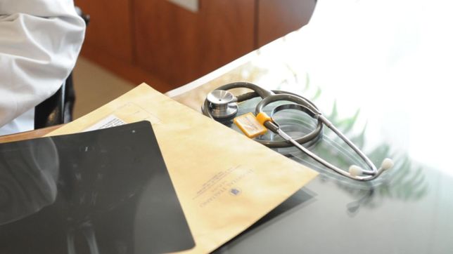 recrudece el conflicto entre ioma y la agremiacion medica y se analizan medidas de fuerza