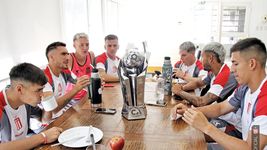 desayuno de campeon: asi volvio estudiantes a los entrenamientos