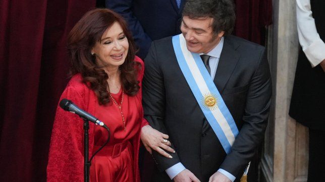 risas complices con cristina: la intimidad de la jura de milei como presidente