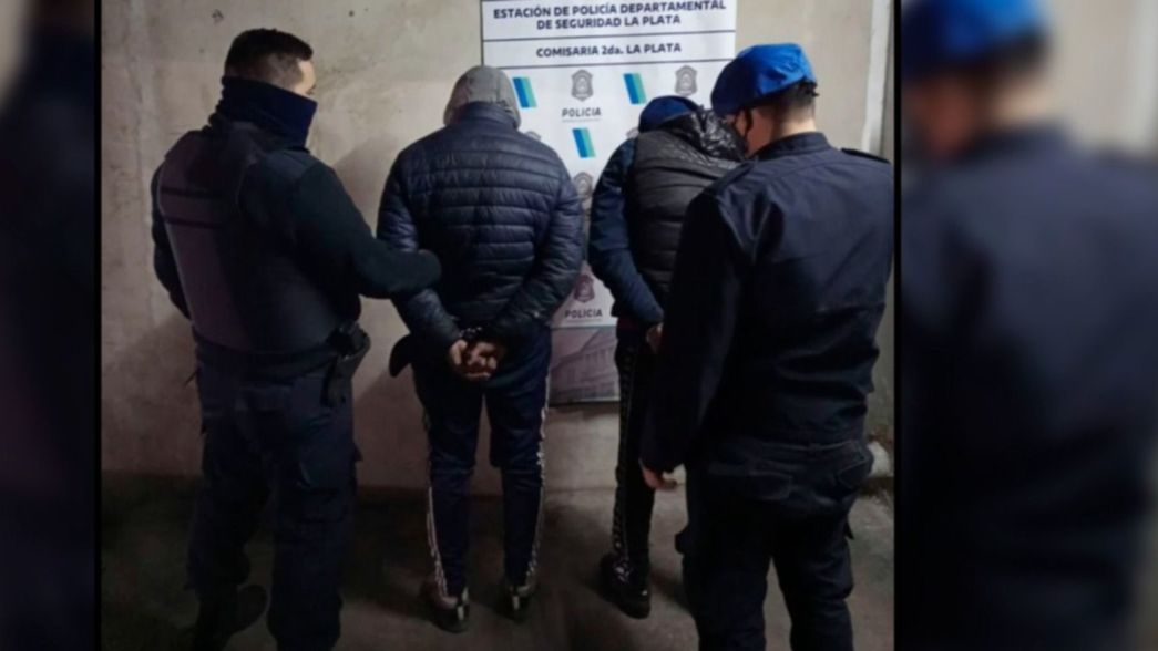 Detienen en La Plata a dos hombres que iban en una moto con un alicate para cortar cadenas