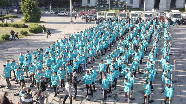 julio alak presento la primera etapa del operativo otono en la plata