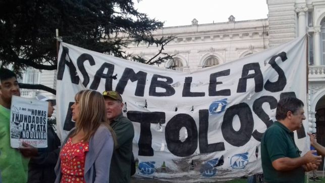 vecinos inundados se niegan al remate de las tierras fiscales en tolosa y marchan