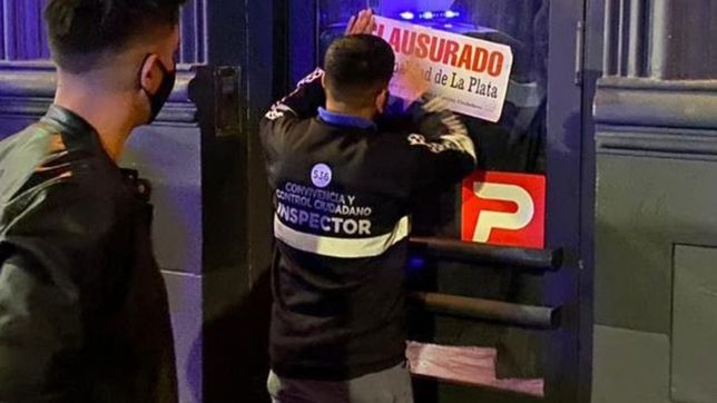 clausuraron un conocido bar de la plata: habia mas de 100 personas adentro