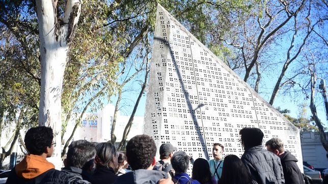 el recuerdo de rene favaloro en la plata a 25 anos de su fallecimiento