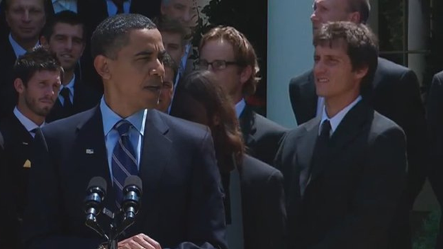 el dia que guillermo barros schelotto visito la casa blanca y fue felicitado por obama