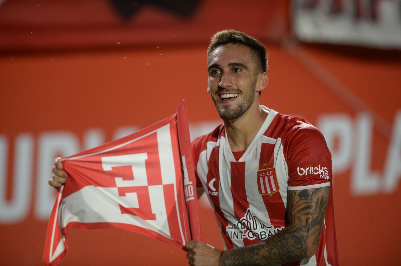 Estudiantes Newells Mendez gol.JPG