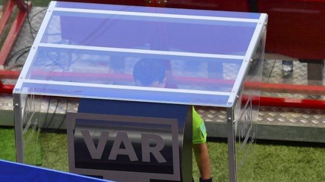 la tecnologia llega a la superliga: la afa trabaja para sumar el var
