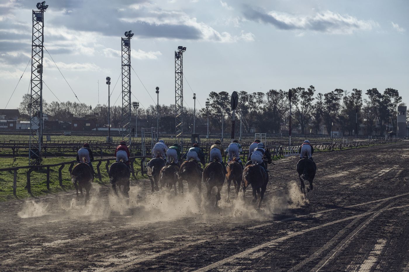 Libro del Hipódromo de La Plata (9).jpg