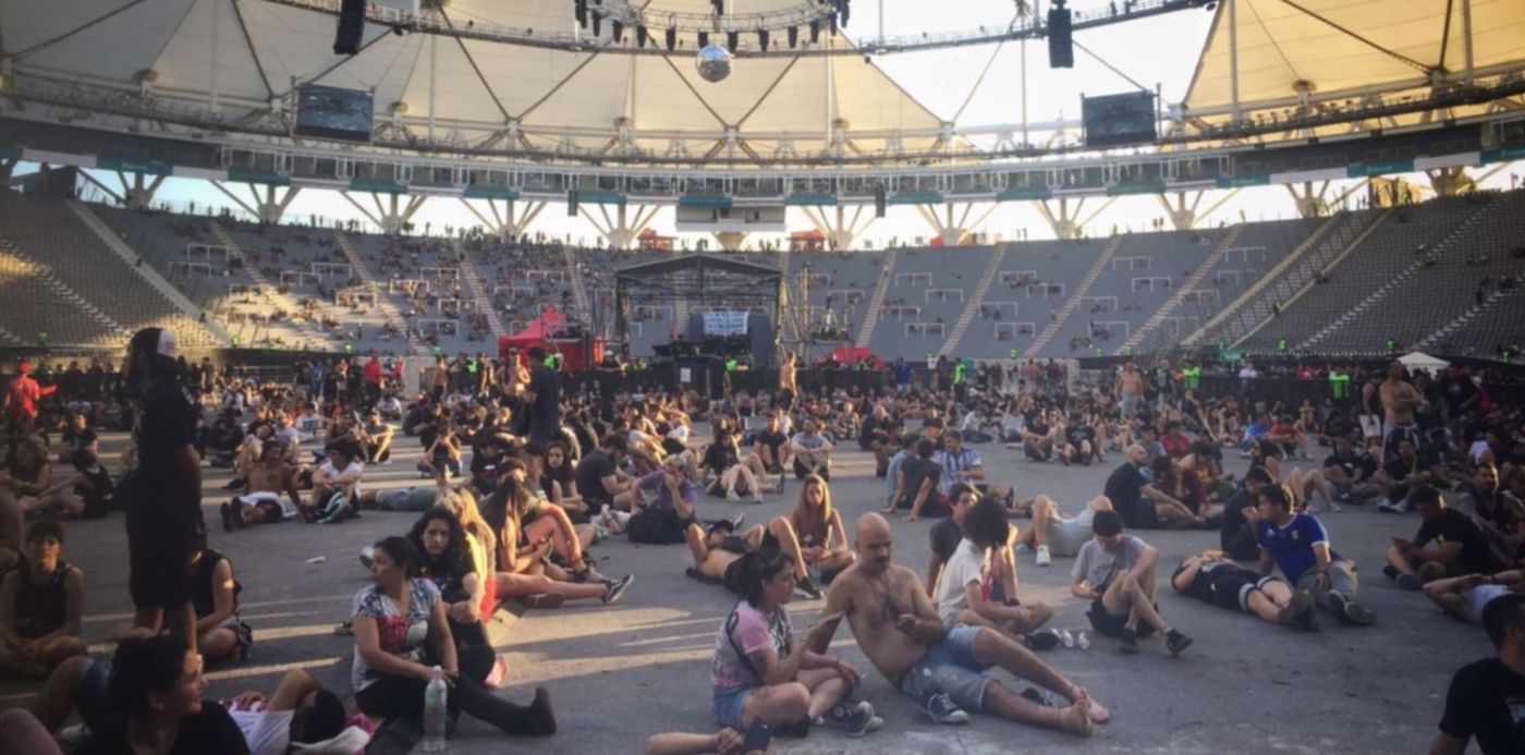 Ricoteros en el Estadio Único a la espera del show del Indio Solari e los Fundamentalistas del Aire Acondicionado