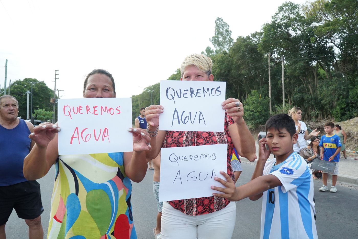 Reclamo falta de agua Hernández (8).jpg