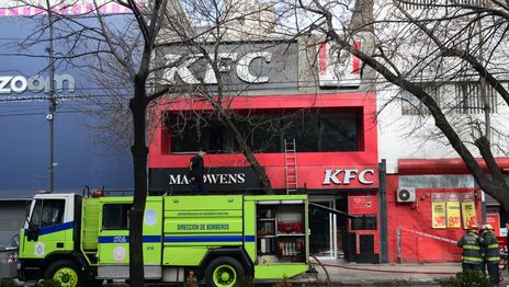 Todas las fotos del incendio en el KFC del centro de La Plata Todas las fotos del incendio en el KFC del centro de La Plata