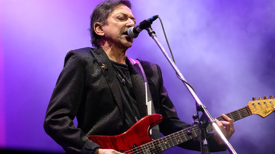 Investigan a Julio Moura, guitarrista de Virus, por la muerte de su pareja