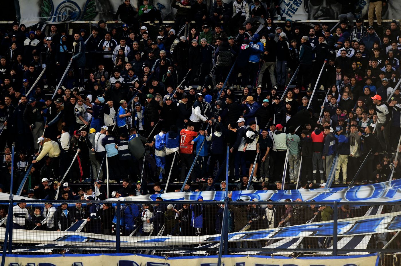 Gimnasia Rosario Central Hinchada Bosque.jpg