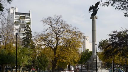 Monumento, iluminación y juegos: Plaza Italia vuelve a brillar tras las obras de restauración