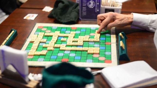 asi es el grupo de fanaticos del scrabble que se reune para jugar y aprender