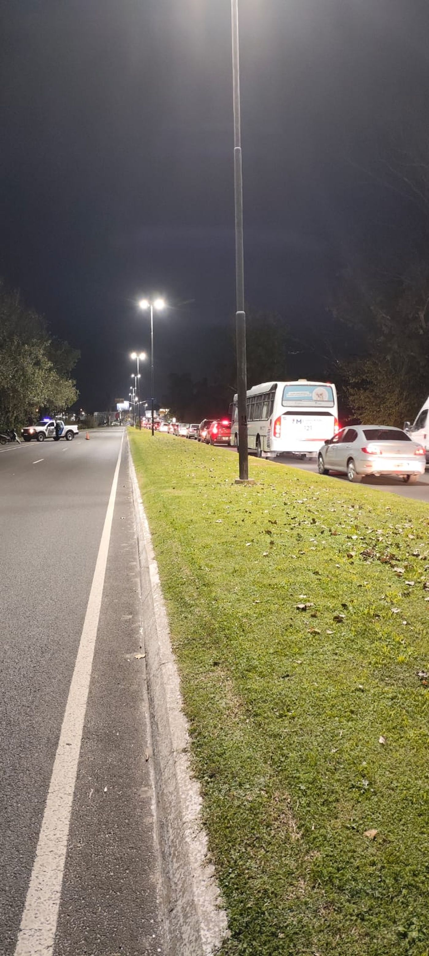 El accidente en Camino Centenario generó grandes complicaciones en el tránsito El accidente en Camino Centenario generó grandes complicaciones en el tránsito
