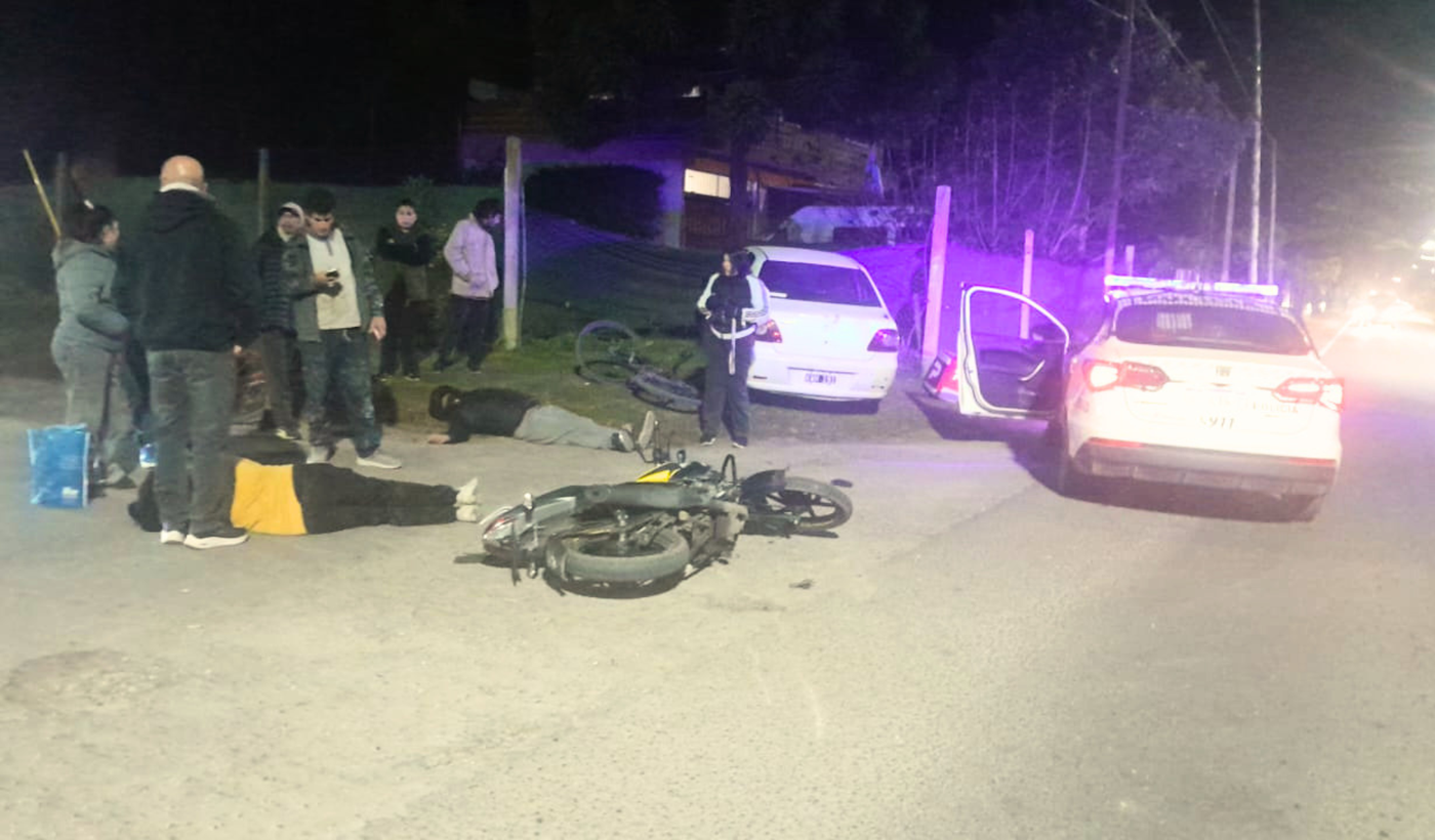 Accidente de moto y auto en Camino Belgrano y 452
