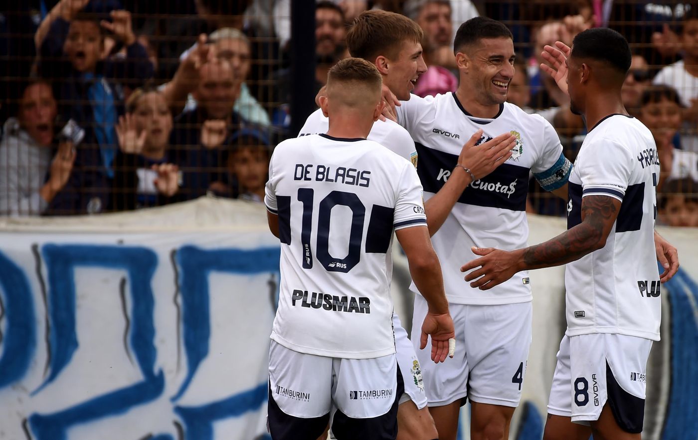 Gimnasia Riestra Morales gol.jpg