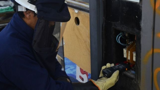 carnicerias, un taller y hasta un supermercado colgados de la luz en la plata y berisso