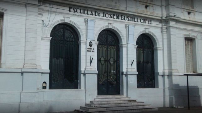 marcha frente a la escuela de tolosa contra el docente acusado de abusos
