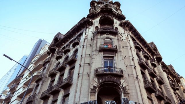 ingenieros de la unlp trabajan para evitar el derrumbe y recuperar la historica confiteria el molino