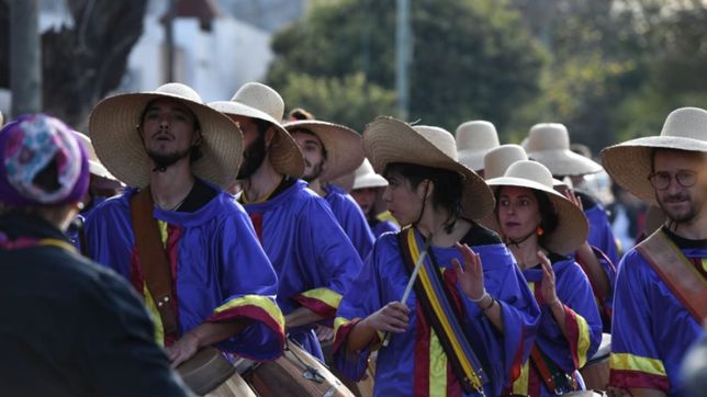 una por una, todas las comparsas que desfilaran en el candombe del 25 en tolosa