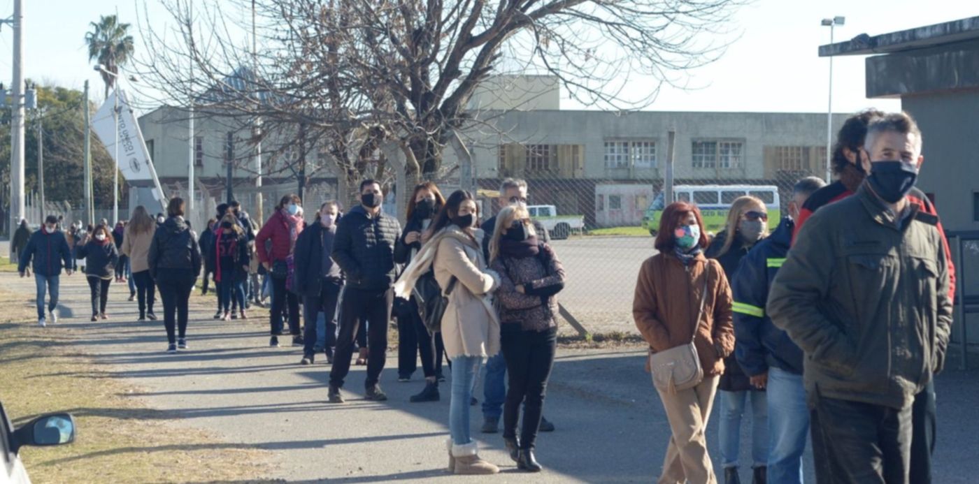 Filas Vacunación Vacunatorio Estadio Único