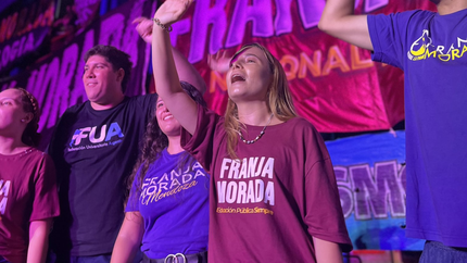 Una joven platense se transformó en la primera mujer en conducir Franja Morada a nivel nacional