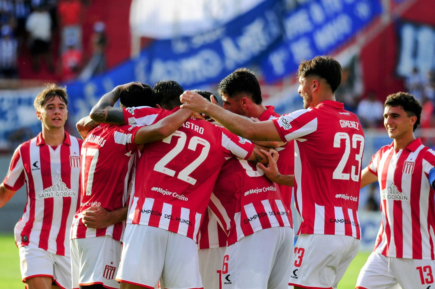 Estudiantes Sarmiento de La Banda festejo gol 2.jpg
