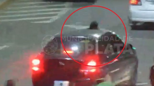 locura en la plata: quiso evitar un control y arrastro a un inspector durante tres cuadras