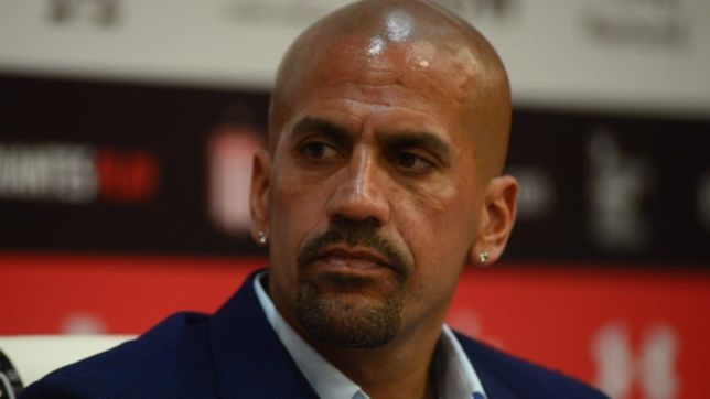 veron hablo de maradona y gimnasia: ojala los salve del descenso