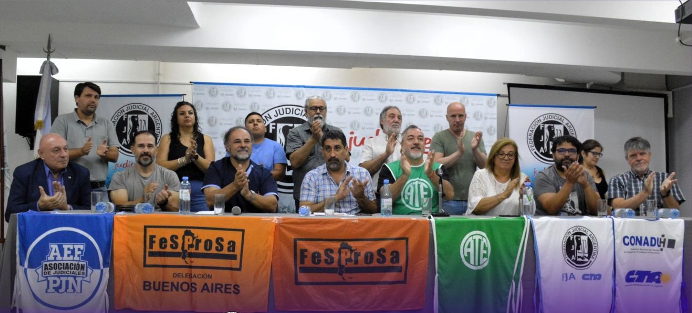 Los gremios de trabajadores estatales decidieron aunar fuerzas en rechazo de las medidas impulsadas por el Gobierno nacional.