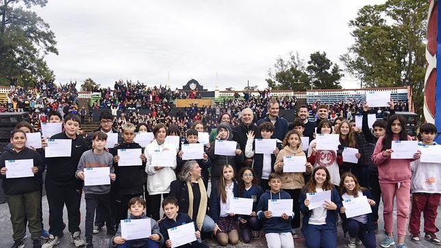 alak participo de la jura ambiental que hicieron mas de mil alumnos de escuelas de la plata