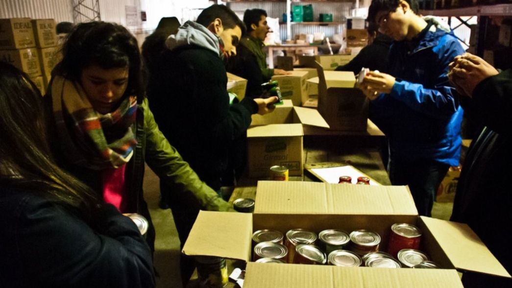 Buscan voluntarios en La Plata para armar cajas para las Fiestas de Fin de Año
