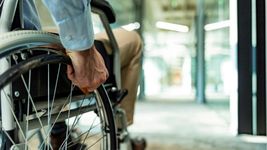 encintaron a un abuelo y le robaron hasta la silla de ruedas encintaron a un abuelo y le robaron hasta la silla de ruedas