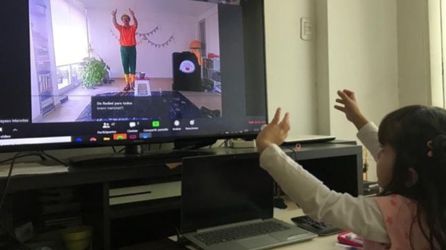 el payaso manotas se reinvento por el aislamiento y da shows online en la plata