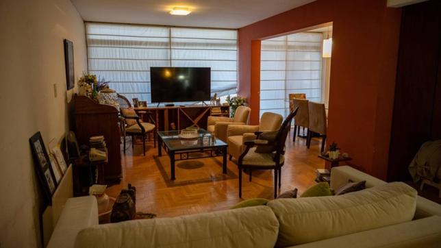 asi es por dentro el departamento que manuel adorni vende en pleno centro de la plata