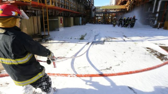 denuncian a un jefe de planta de ypf por golpear a un bombero en una maniobra de riesgo