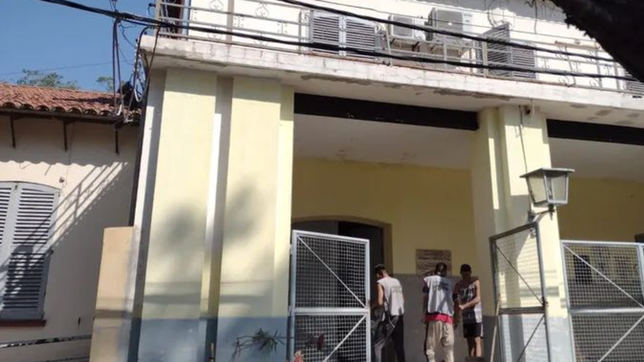 cambiaran de curso a los chicos que amenazaron con violar y matar a una companera