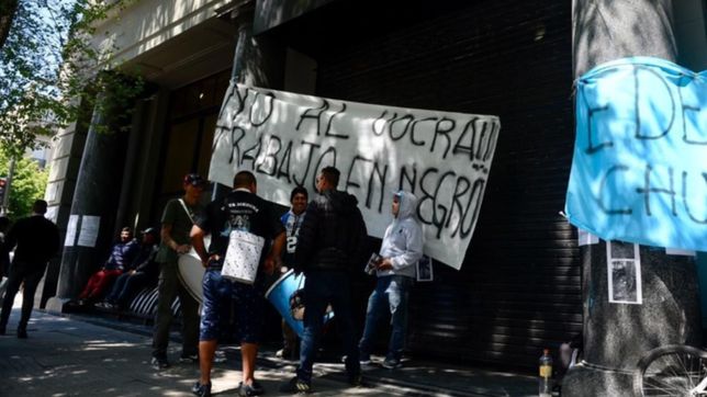 corte y protesta de trabajadores tercerizados de edelap echados