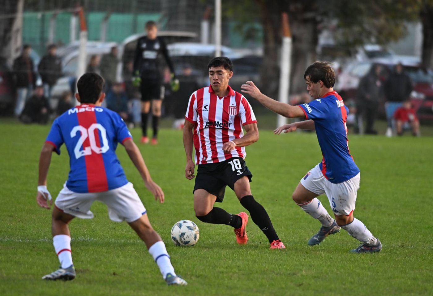 Estudiantes Tigre Reserva.jpg
