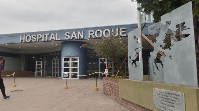 la plata: notificaron a un policia de exclusion del hogar, se disparo en la cabeza y murio el hospital