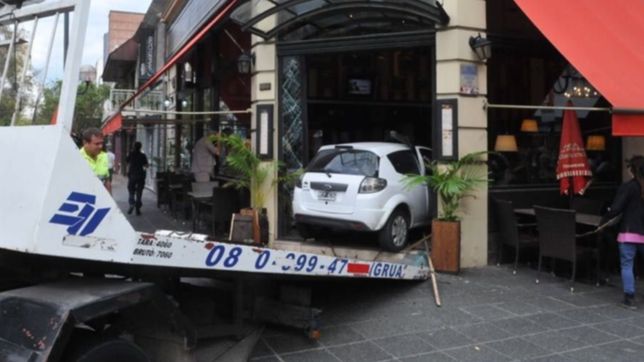 no se lo que me paso: el relato de la mujer que choco y termino adentro de frawens