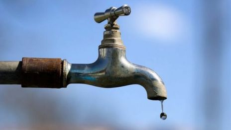 Vecinos de La Plata denuncian que llevan una semana sin agua, hicieron 16 reclamos y no tienen soluciones