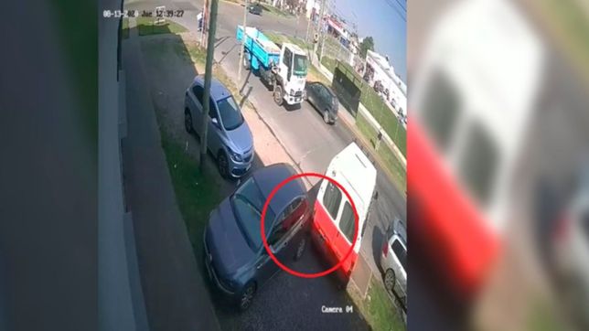 video: un transporte escolar le choco el auto, huyo y ahora lo busca en la plata