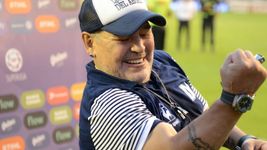 el destino vuelve a poner a maradona en el camino de gimnasia el destino vuelve a poner a maradona en el camino de gimnasia
