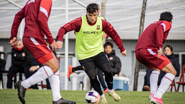 estudiantes sufrio una sorpresiva derrota en su primer amistoso y guido carrillo fue baja por prevencion