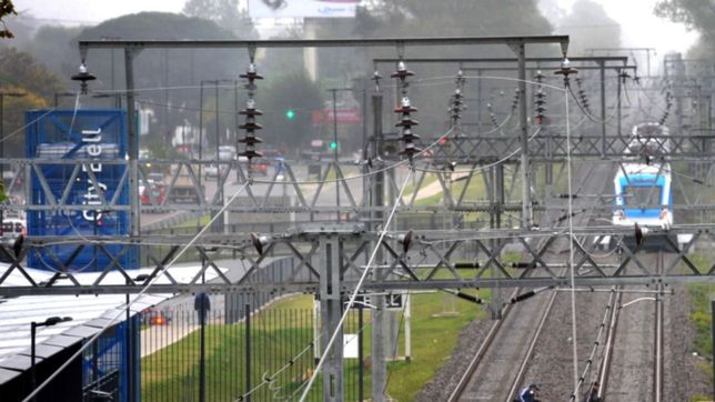 el tren roca arrollo a una persona en la plata y el servicio estuvo interrumpido