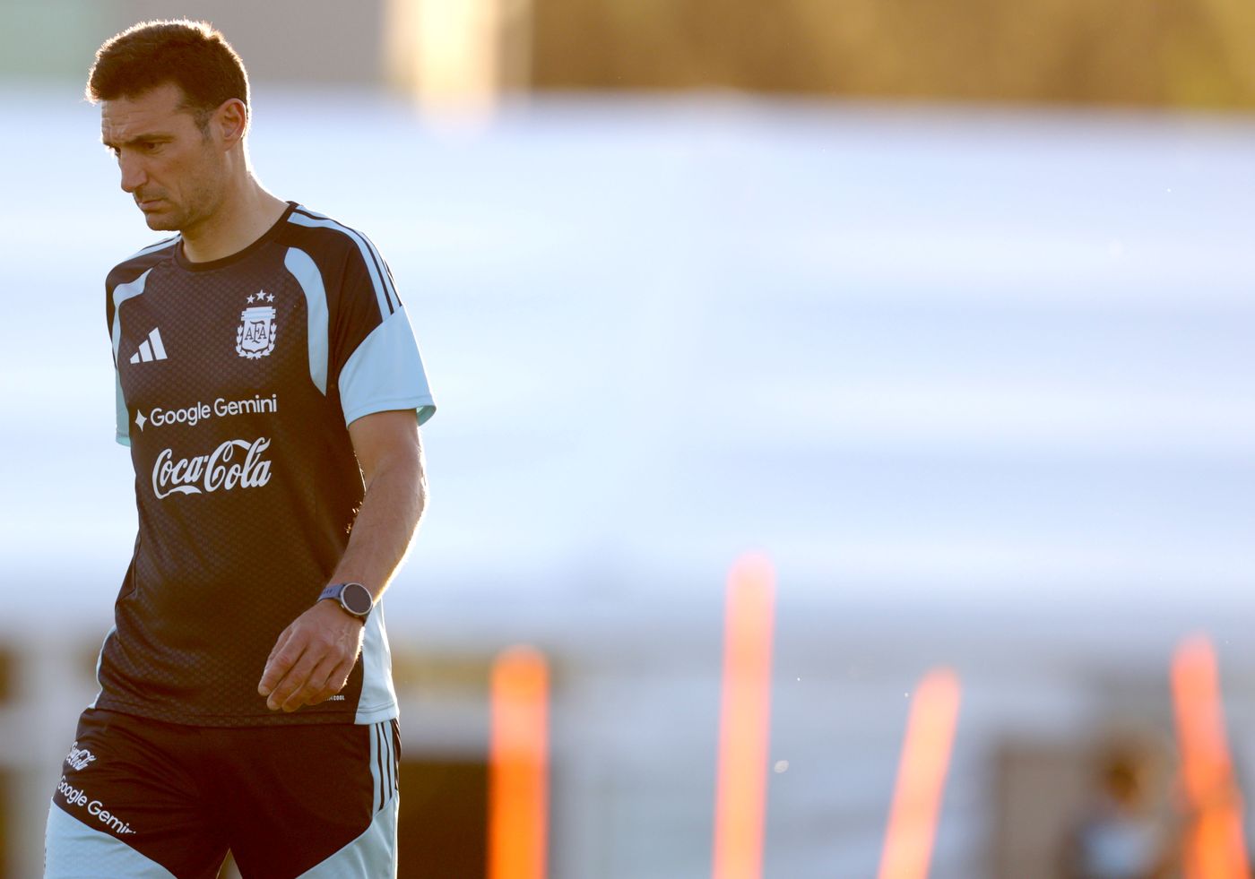 Lionel Scaloni analiza probar varios nombres en estos amistosos.